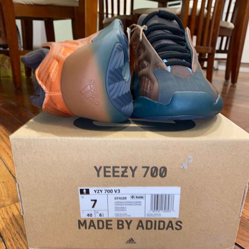 Yeezy 700 V3 COPPER FADES